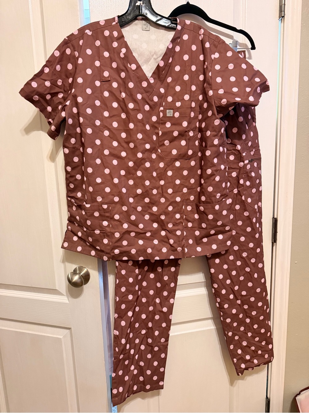 Women’s Polka Dot Scrub Set - Brown with Pink Dots